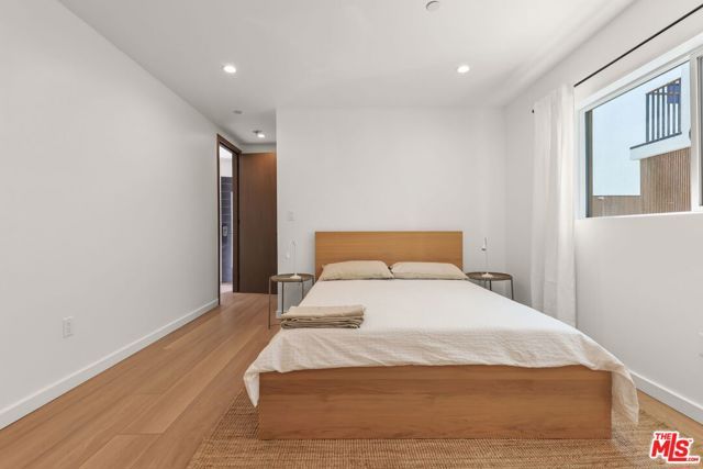 621 N Mariposa Avenue, Los Angeles, CA 90004