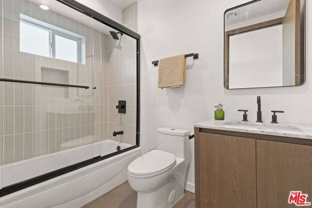 621 N Mariposa Avenue, Los Angeles, CA 90004