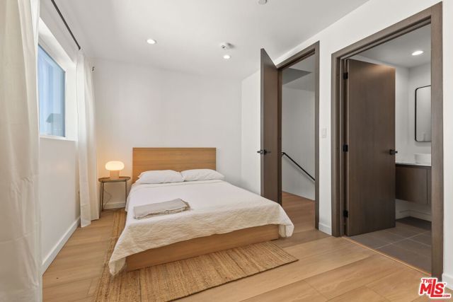621 N Mariposa Avenue, Los Angeles, CA 90004