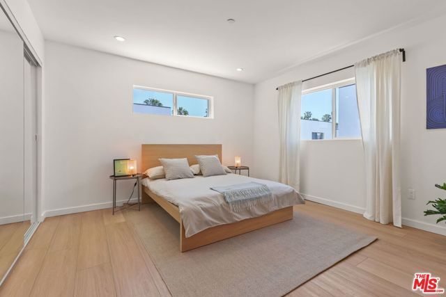 621 N Mariposa Avenue, Los Angeles, CA 90004