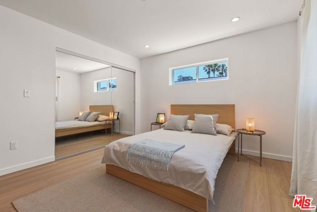 621 N Mariposa Avenue, Los Angeles, CA 90004