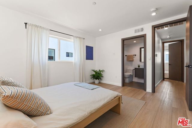 621 N Mariposa Avenue, Los Angeles, CA 90004