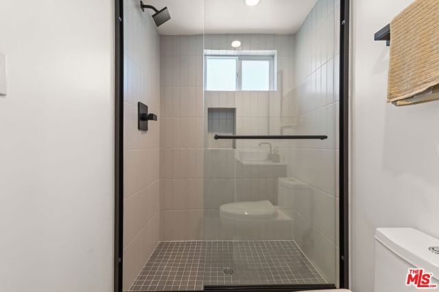 621 N Mariposa Avenue, Los Angeles, CA 90004