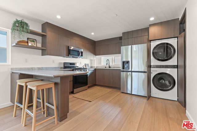 621 N Mariposa Avenue, Los Angeles, CA 90004