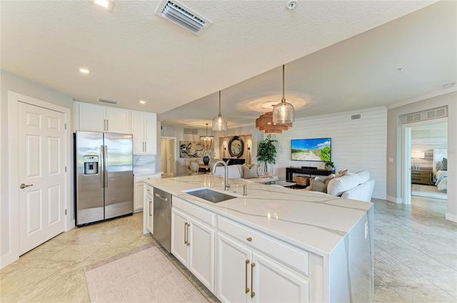 5916 WAKE FOREST RUN 104, Bradenton, FL 34211