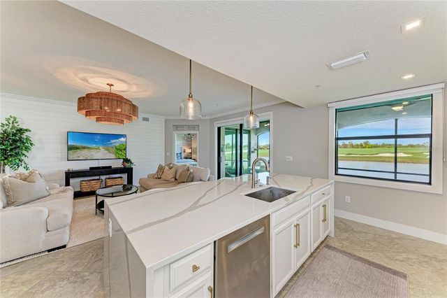 5916 WAKE FOREST RUN 104, Bradenton, FL 34211