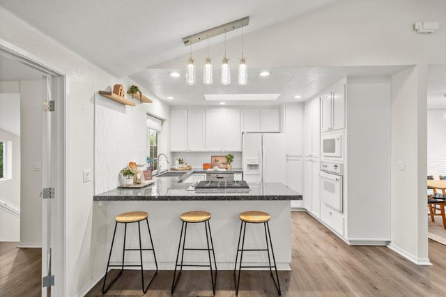 23493 Rolling Hills Ct, Auburn, CA 95602