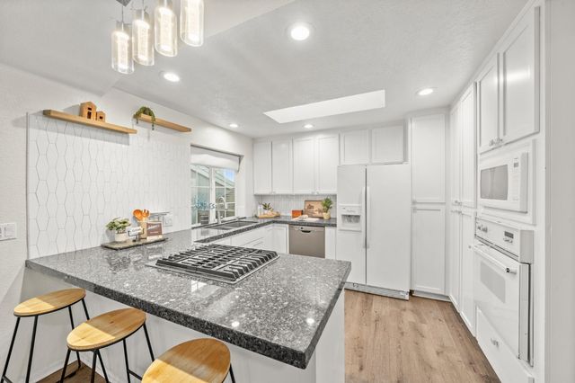 23493 Rolling Hills Ct, Auburn, CA 95602