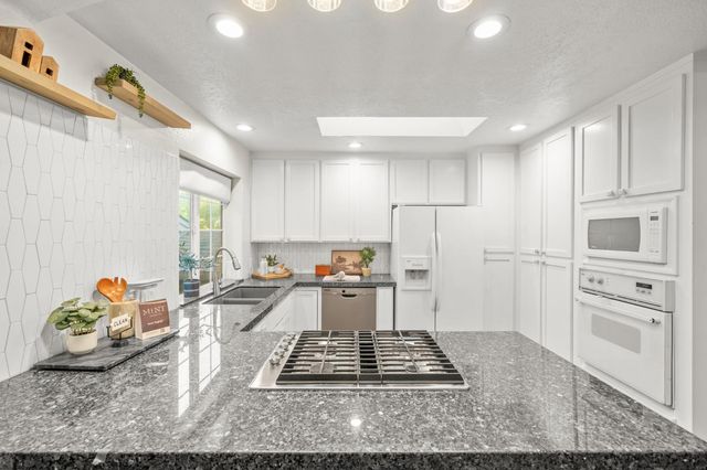 23493 Rolling Hills Ct, Auburn, CA 95602