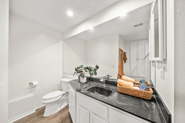 23493 Rolling Hills Ct, Auburn, CA 95602