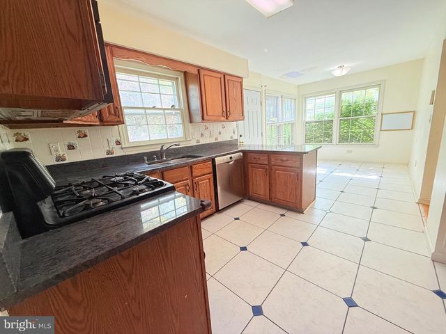 4 CEDAR CT, Princeton Junction, NJ 08550