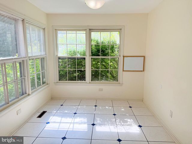 4 CEDAR CT, Princeton Junction, NJ 08550