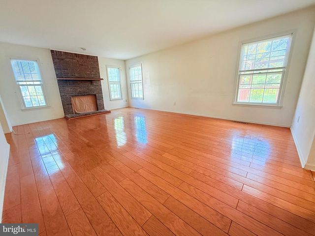 4 CEDAR CT, Princeton Junction, NJ 08550