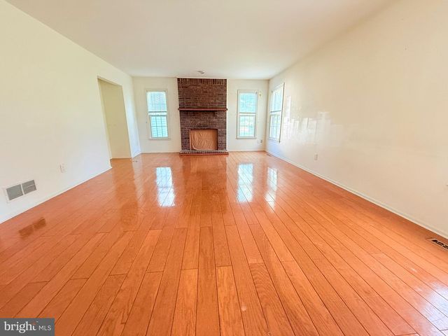 4 CEDAR CT, Princeton Junction, NJ 08550