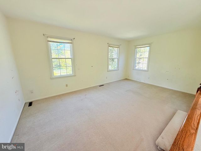 4 CEDAR CT, Princeton Junction, NJ 08550