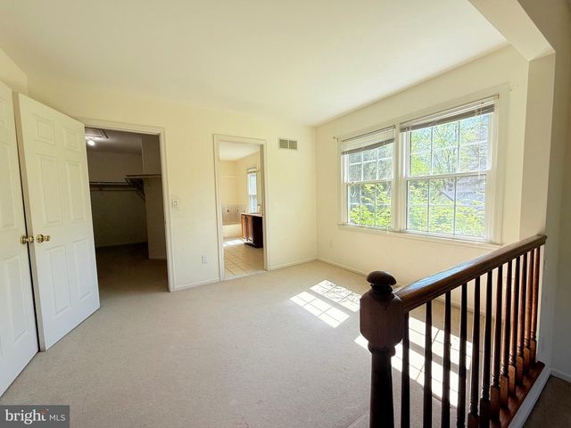 4 CEDAR CT, Princeton Junction, NJ 08550