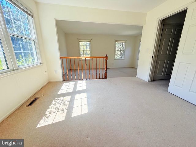 4 CEDAR CT, Princeton Junction, NJ 08550