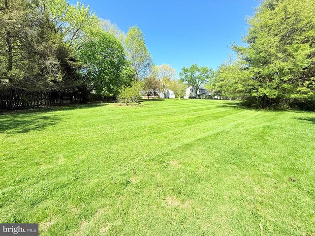 4 CEDAR CT, Princeton Junction, NJ 08550