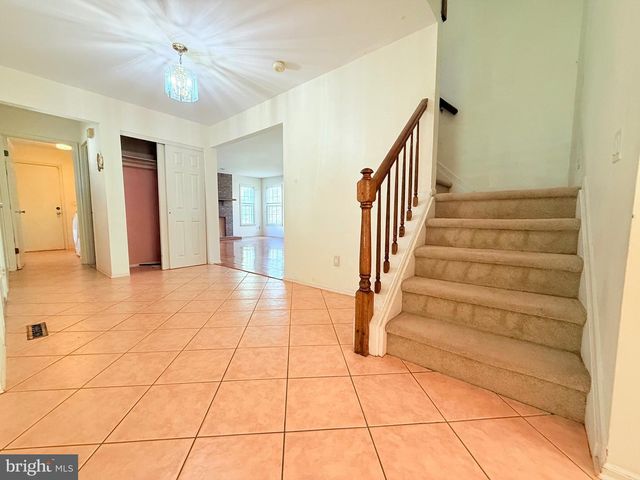 4 CEDAR CT, Princeton Junction, NJ 08550