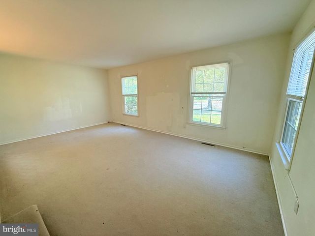 4 CEDAR CT, Princeton Junction, NJ 08550