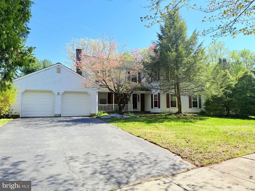 4 CEDAR CT, Princeton Junction, NJ 08550