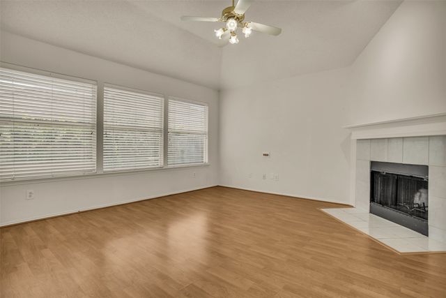 5621 Creekhollow Drive, Arlington, TX 76018