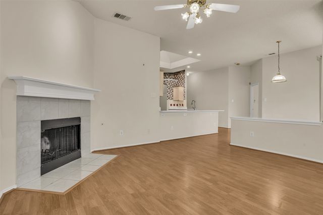 5621 Creekhollow Drive, Arlington, TX 76018