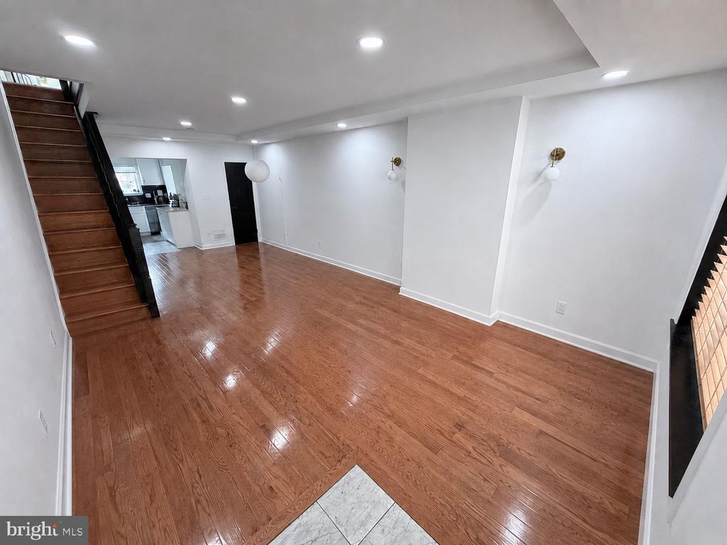 2328 S WARNOCK ST, PHILADELPHIA, PA 19148 — photo 2