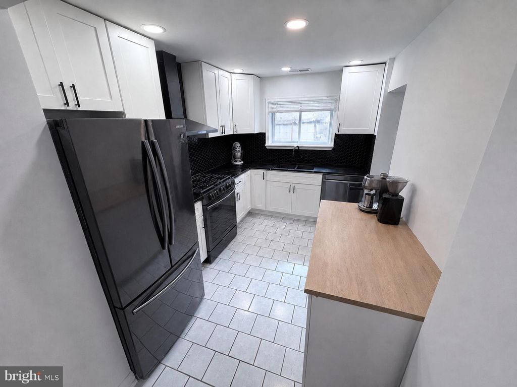 2328 S WARNOCK ST, PHILADELPHIA, PA 19148 — photo 3