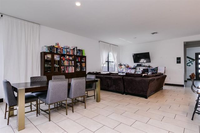 15901 SW 136th Way, Miami, FL 33196