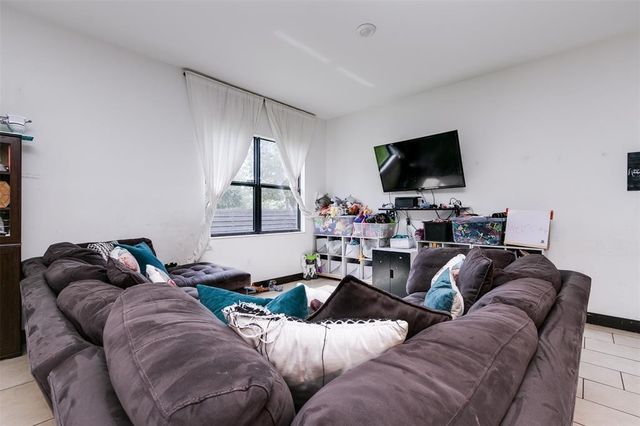 15901 SW 136th Way, Miami, FL 33196