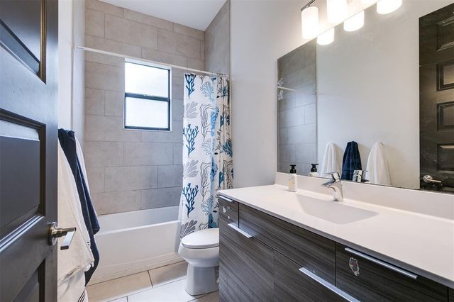 15901 SW 136th Way, Miami, FL 33196