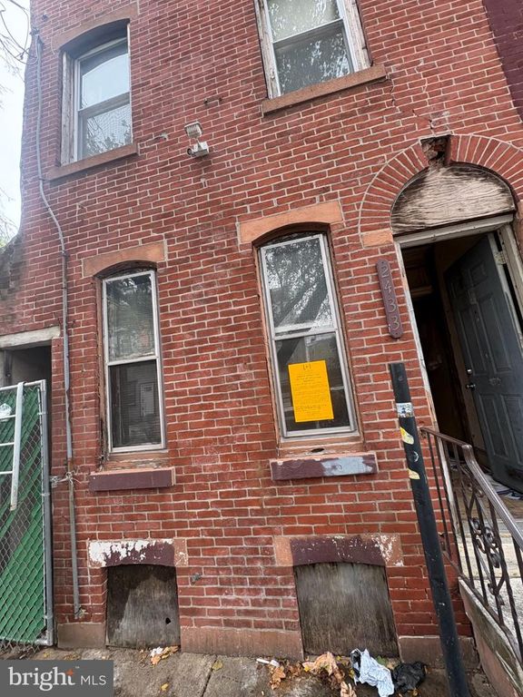 2433 N LAWRENCE ST, PHILADELPHIA, PA 19133 — photo 2