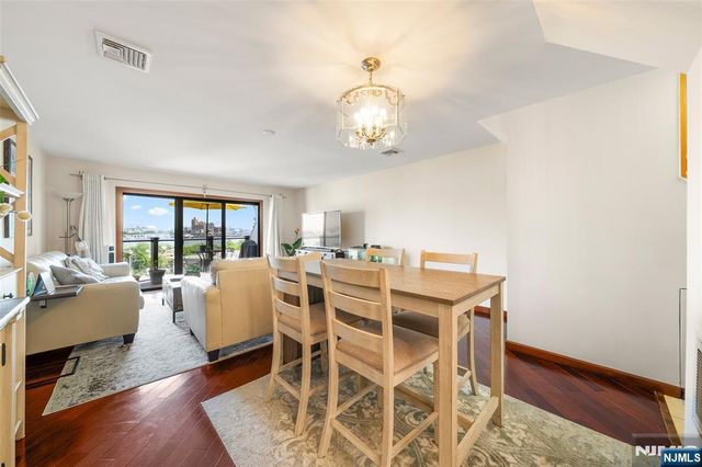 101 State Rt 5 302, Edgewater, NJ 07020