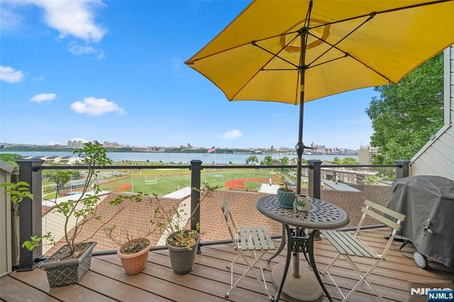 101 State Rt 5 302, Edgewater, NJ 07020