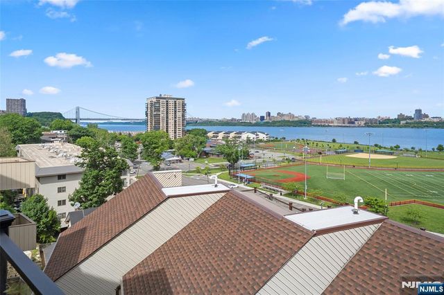 101 State Rt 5 302, Edgewater, NJ 07020