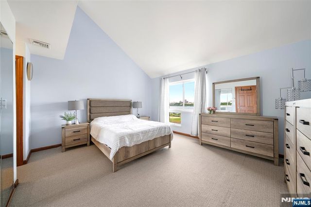 101 State Rt 5 302, Edgewater, NJ 07020