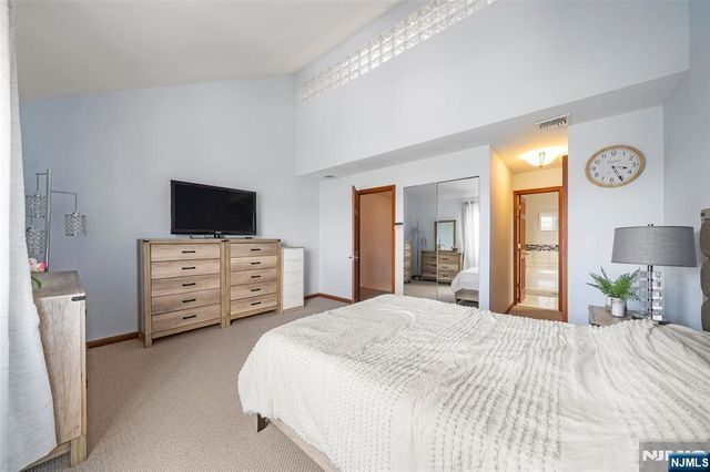 101 State Rt 5 302, Edgewater, NJ 07020