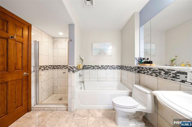 101 State Rt 5 302, Edgewater, NJ 07020
