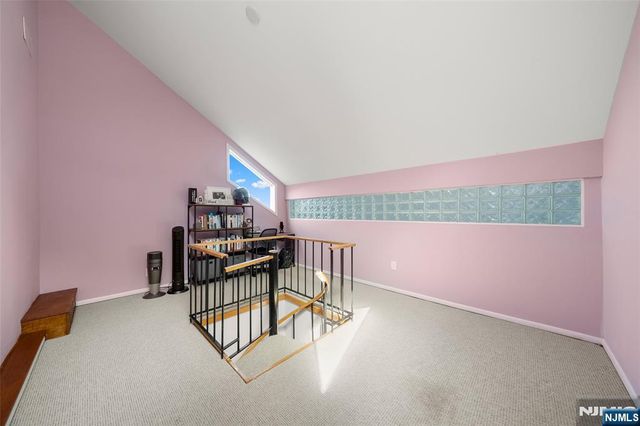 101 State Rt 5 302, Edgewater, NJ 07020