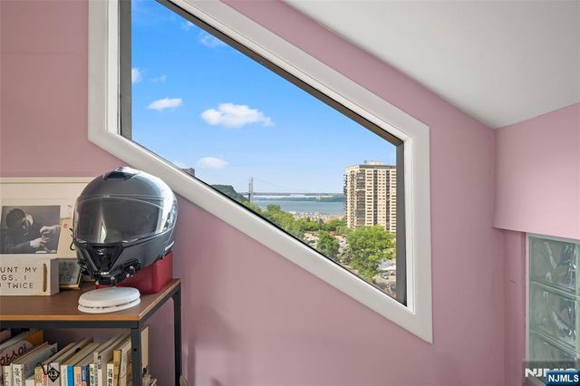 101 State Rt 5 302, Edgewater, NJ 07020