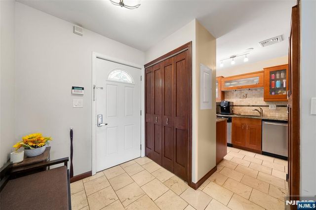 101 State Rt 5 302, Edgewater, NJ 07020