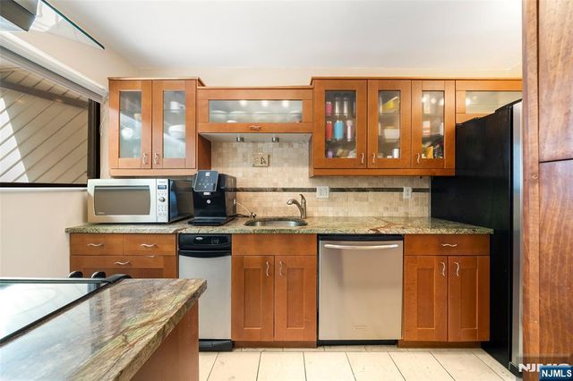 101 State Rt 5 302, Edgewater, NJ 07020