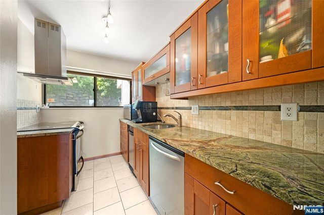 101 State Rt 5 302, Edgewater, NJ 07020