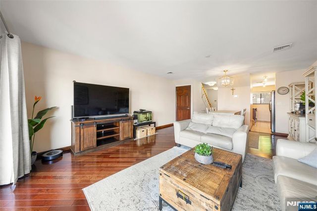 101 State Rt 5 302, Edgewater, NJ 07020