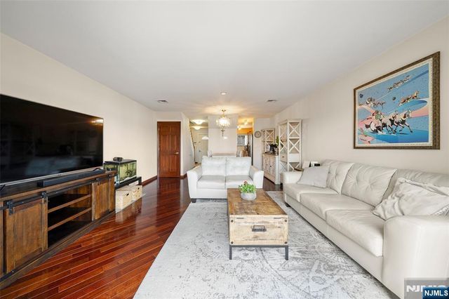 101 State Rt 5 302, Edgewater, NJ 07020
