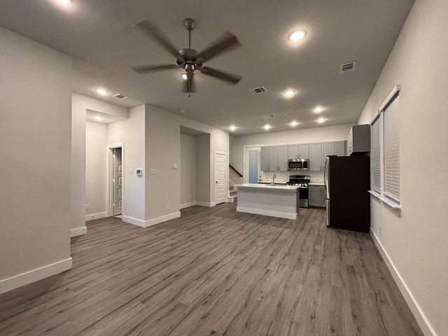 825 W Mayfield Road 115, Arlington, TX 76015