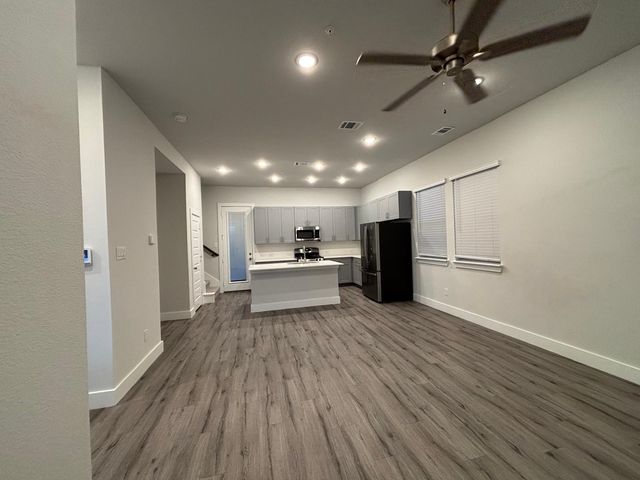 825 W Mayfield Road 115, Arlington, TX 76015