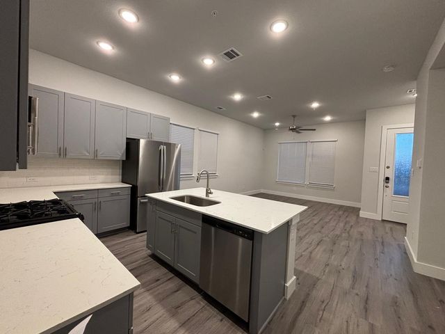 825 W Mayfield Road 115, Arlington, TX 76015