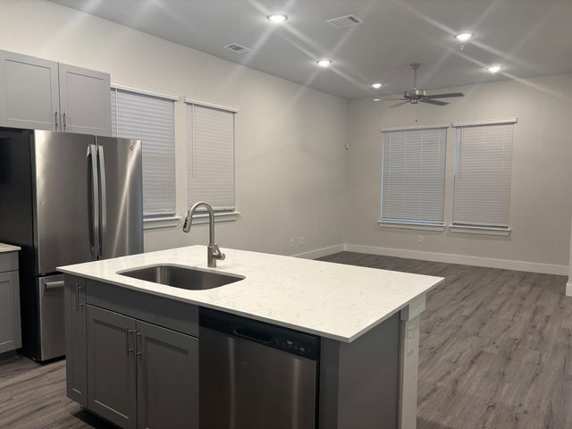 825 W Mayfield Road 115, Arlington, TX 76015